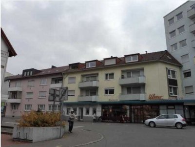 Neuwertige Wohnung mit drei Zimmern sowie Balkon und EBK in Friedrichshafen