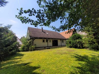 Tolles Anwesen in Horrenberg! 
Zwei charmante Einfamilienhäuser mit schönem Garten