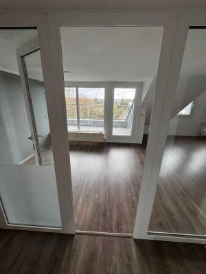 Attraktive 3-Zimmer-Dachgeschosswohnung mit Terrasse in Köln Urbach