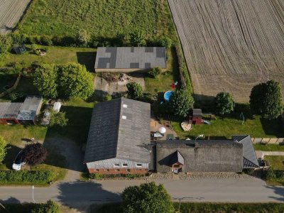 Saniertes Landhaus mit Ferienwohnung in Alleinlage nahe Husum