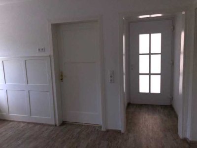 Ansprechende und sanierte 2,5-Zimmer-Erdgeschosswohnung mit geh. Innenausstattung mit Balkon