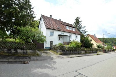 ++ Handwerker aufgepasst - großzügiges Ein-/Zweifamilienhaus mit viel Potenzial ++