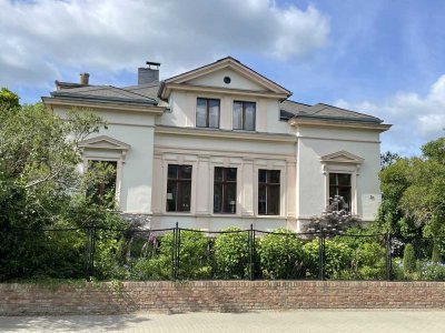 Herrschaftliche Villa mit romantischem Garten