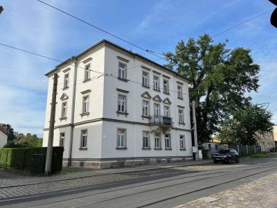 Schicke Maisonette-Wohnung mit Balkon und Potential in guter Lage von Cotta!