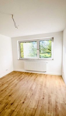 Helle neuwertige 2 Zimmer Wohnung 2 Balkone nah Helios und HS Niederrhein in Krefeld zu vermieten