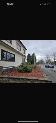 Modernisierte 4-Raum-Wohnung mit Balkon und Terrasse in Solingen Auf der Höhe