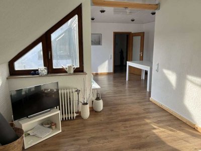 65 m² Dachgeschosswohnung mit 3 Zimmern u. Terrasse