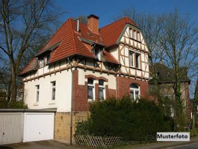 Rechts Doppelhaushälfte, Garten, Garage