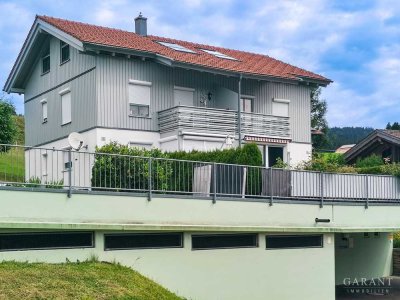 Oberstaufen-OT: Schicke 3 Zimmer-Wohnung mit XXL-Terrasse, mit Blick in die Berge und die Natur!