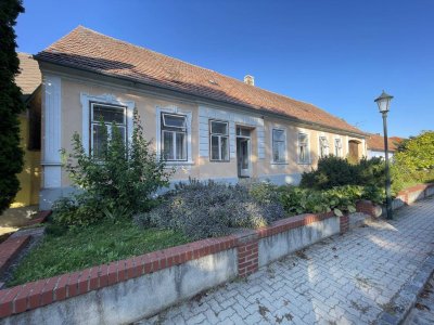 Großzügiges Bauernhaus mit viel Potential in idyllischer Lage - perfekt für Kreative Heimwerker - 4 Zimmer - ca. 1858 m² GFL - Nebengebäude