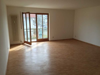 Schöne Wohnung mit zwei Zimmern und Südbalkon in Rohrdorf