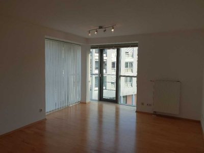 Haunstetten 2-Zimmer-Wohnung im 2. OG, offene Küche mit EBK, TG-Stellplatz