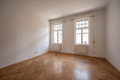 unbefristete 4-Zimmer-Altbauwohnung mit kleinem Balkon