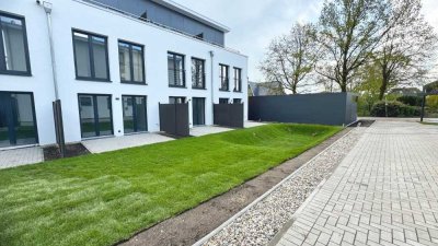 KFW40 - Erstbezug - Modernes Mittelreihenhaus mit Badewanne, Carport und Garten