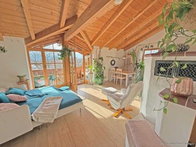 Traumhafte 4-Zimmer-Wohnung im Zweifamilienhaus nahe Chiemsee – mit Bergblick und Sichtdachstuhl