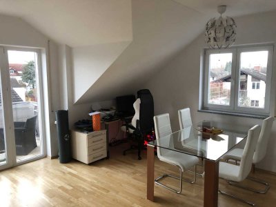 Exklusive, helle 2 Zimmer-DG-Wohnung in Ingolstadt, Südwest