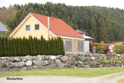 Rechts Doppelhaushälfte, Garten, Garage