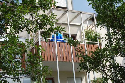 Geschmackvolle, modernisierte 2-Zimmer-Maisonette-Wohnung mit Balkon in Kirchseeon