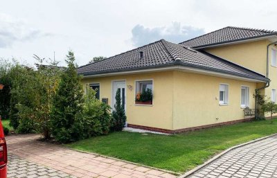 GEMTÜLICHES EBENERDIGES DOPPELHAUS MIT 2 ZI. AUF CA. 71 m² MIT TERRASSE