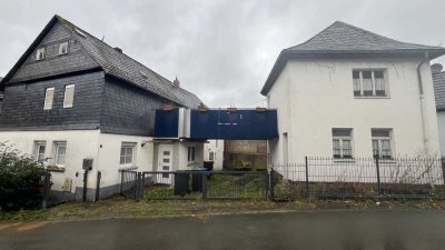 Einfamilienhaus mit Scheune & Schuppen und weiterem ausbaufähigen Nebenhaus