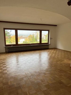 5-Zimmer-EG-Wohnung mit Terrasse  in Bubenreuth