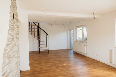 Erstbezug nach Sanierung: Liebevoll gestaltete 3-Zimmer Maisonette-Wohnung