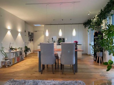 Exklusive 2-Raum-Penthouse-Wohnung mit luxuriöser Innenausstattung mit EBK in Hattersheim am Main