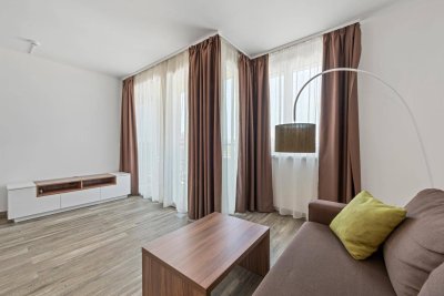 Voll möblierte 2-Zimmer-Wohnung mit Loggia und Gemeinschaftspool