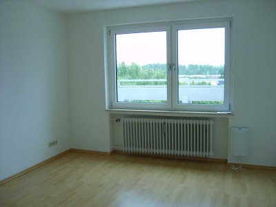 Helle, freundliche 2-Zimmerwohnung in Rheinnähe, in Porz Ensen, 65 m², 4.OG, Aufzug, Balkon