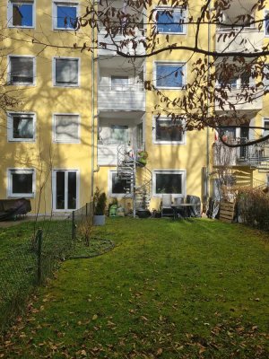 Modernisierte 1,5-Zimmer-Wohnung mit Balkon und Garten in der Au, München