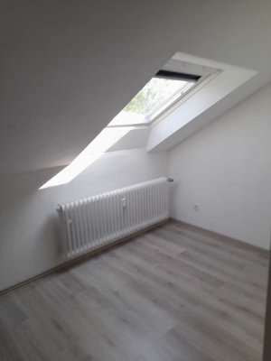 Exklusive 1-Zimmer-Dachgeschosswohnung in Monheim