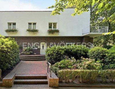 Luxuriöses Zweifamilienhaus im zeitlosen Bauhausstil