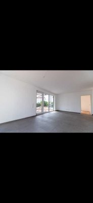 Neuwertige 4-Raum-Wohnung mit Balkon und Einbauküche in Kaiserslautern