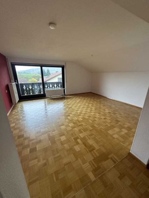 Stilvolle, gepflegte 4-Zimmer-Dachgeschosswohnung mit geh. Innenausstattung mit EBK in Gailenkirchen