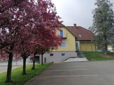 NEUWERTIG moderne, barrierefreie 2ZI, sonniger S/W Balkon, Parkplatz