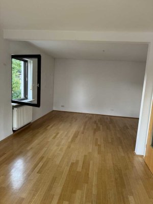 Großzügige 4-Zimmer-Wohnung mit gehobener Innenausstattung mit Balkon in Eckersdorf