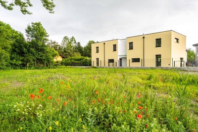 Belagsfertige Doppelhaushälfte in Ruhelage - inkl. zweier Parkplätze