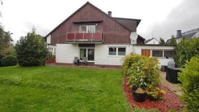 Moderne 5-Zimmer-Familienwohnung im 1. OG mit Balkon und Garten in Frankfurt Harheim