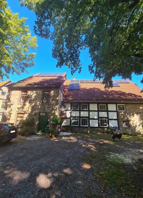 Energetisch durchdachtes, 2-3 Familienhaus. Idyllisches, großes Areal von Natur umgeben