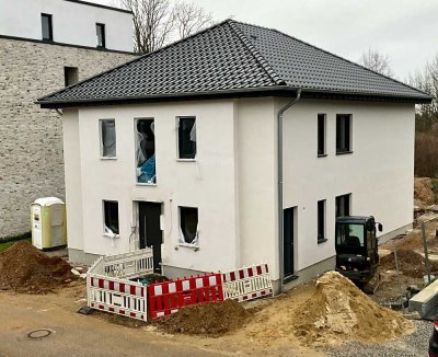 Erstbezug Neubauwohnung in Stadtvilla mit Smart Home, gehobener Ausstattung & Balkon/Terrasse/Garten