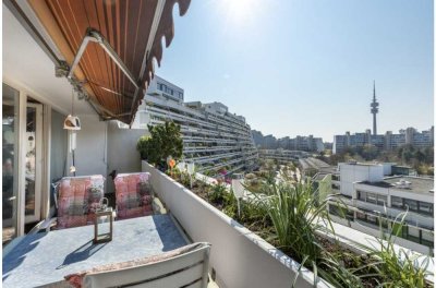 3,5-Raum-Terrassenwohnung , große Wohnküche, Loggia mit Weitblick   in München Milbertshofen