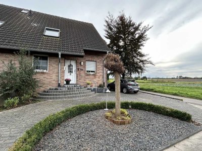 Jüchen: Sofort einziehen -  Einfamilienhaus in Feldrandlage mit Garten und Garage/Erbpacht