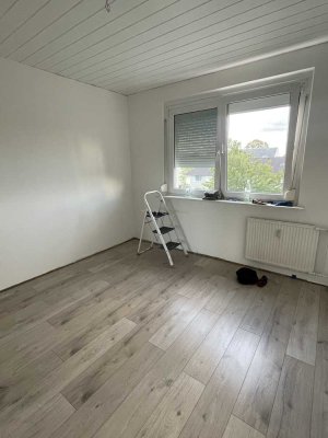 Schöne zentrumsnahe 2-Zimmer-Wohnung mit Balkon und EBK in Coswig