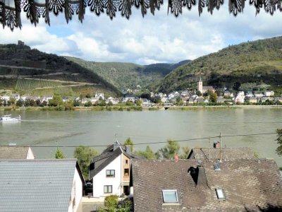 Hochwertiges Haus mit exzellentem unverbaubarem Rheinblick / provisionsfrei