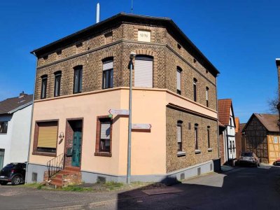 Sanierte Drei-Zimmer- Wohnung  mit Balkon  in zentrumsnaher Lage von Bornheim - keine WG!