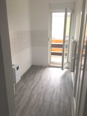 Helle 2-Zimmer-Wohnung mit Balkon in zentraler Lage - Erdgeschoss