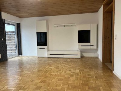 Neu Renovierte Exklusives 5,5-Zimmer-Reihenhaus mit gehobener Innenausstattung und EBK in Magstadt