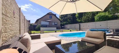 Freistehendes Einfamilienhaus mit Pool in Bergisch Gladbach