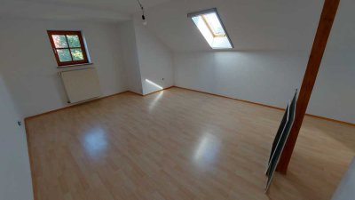 3-Zimmer-Dachgeschosswohnungin ländlicher Lage in Niederding