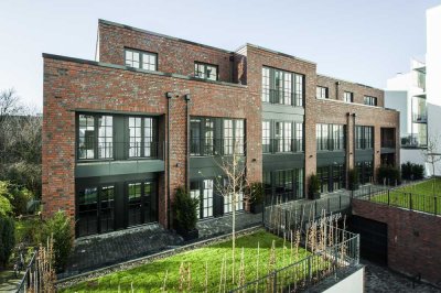 Modernes Penthouse mit Blick auf den Goldbekkanal